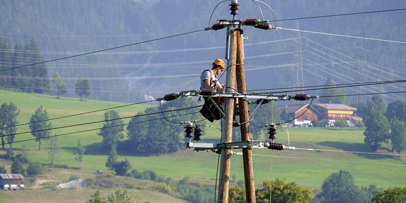 Choque elétrico: o que saber sobre primeiros socorros
